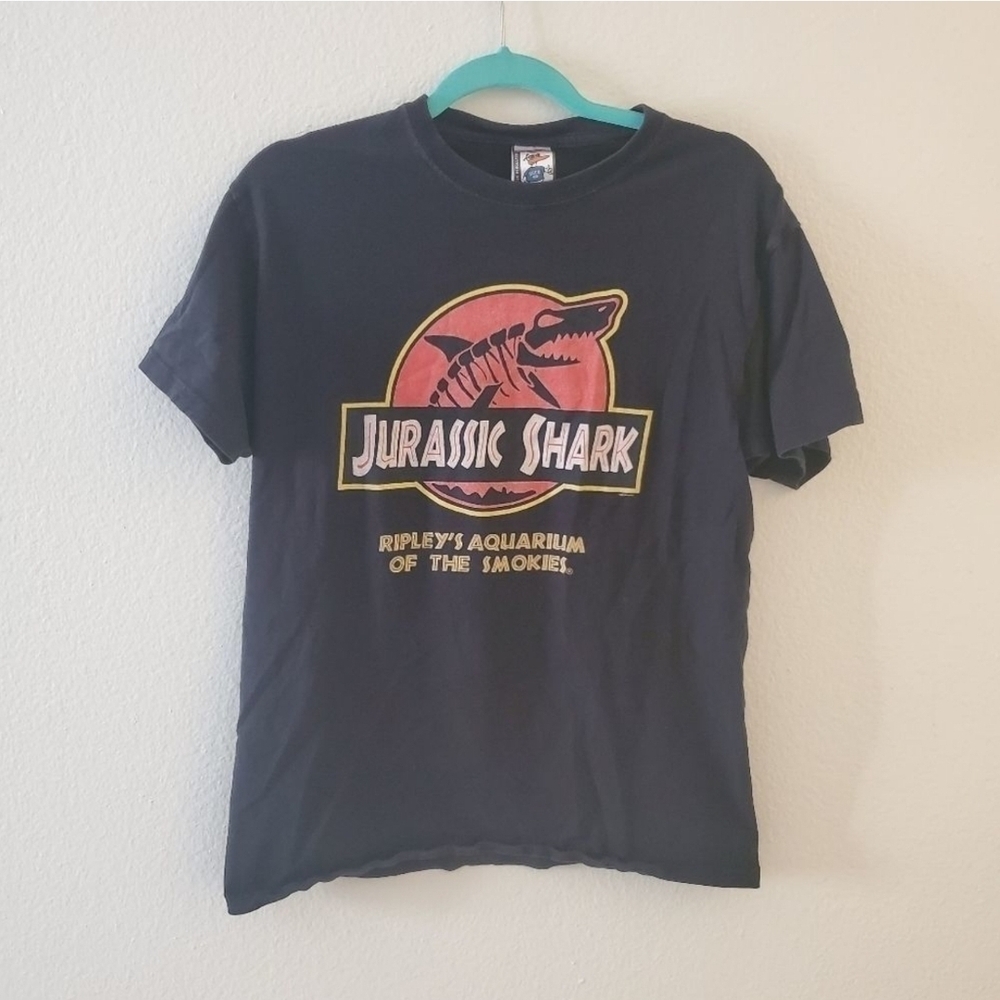 Ripleys believe it or not aquarium shirt size medium. Unisex size. More measurem